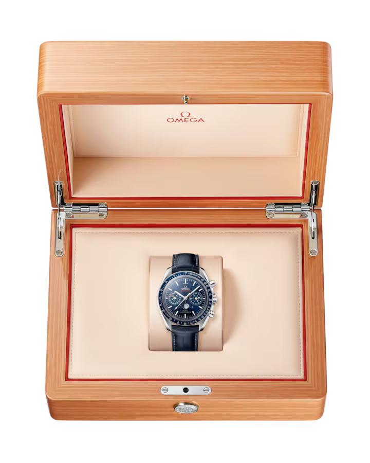 OMEGA Speedmaster Moonwatch Co-Axial Master Chronometer Moonphase Chronograph 44.25 mm